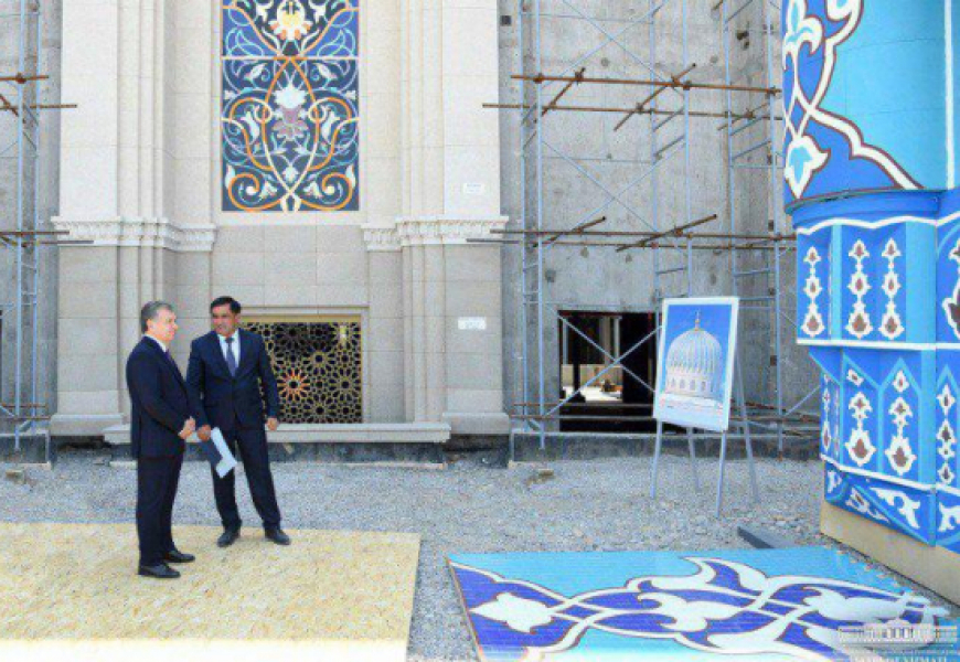 МИРЗИЁЕВ ОСМОТРЕЛ ЗДАНИЕ, В КОТОРОМ БУДЕТ ХРАНИТЬСЯ КОРАН УСМАНА