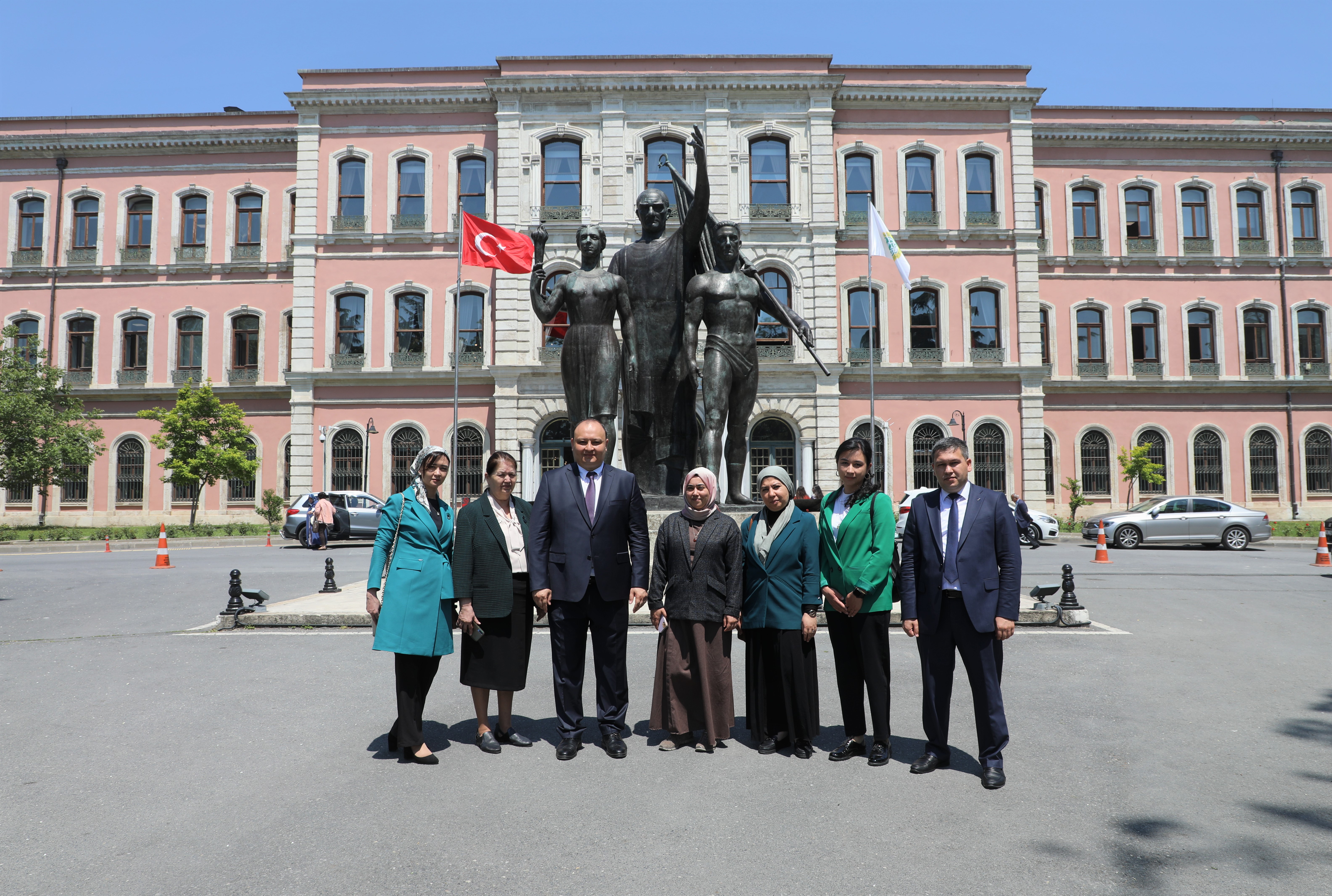Akademiya vakillari Istanbul universitetida
