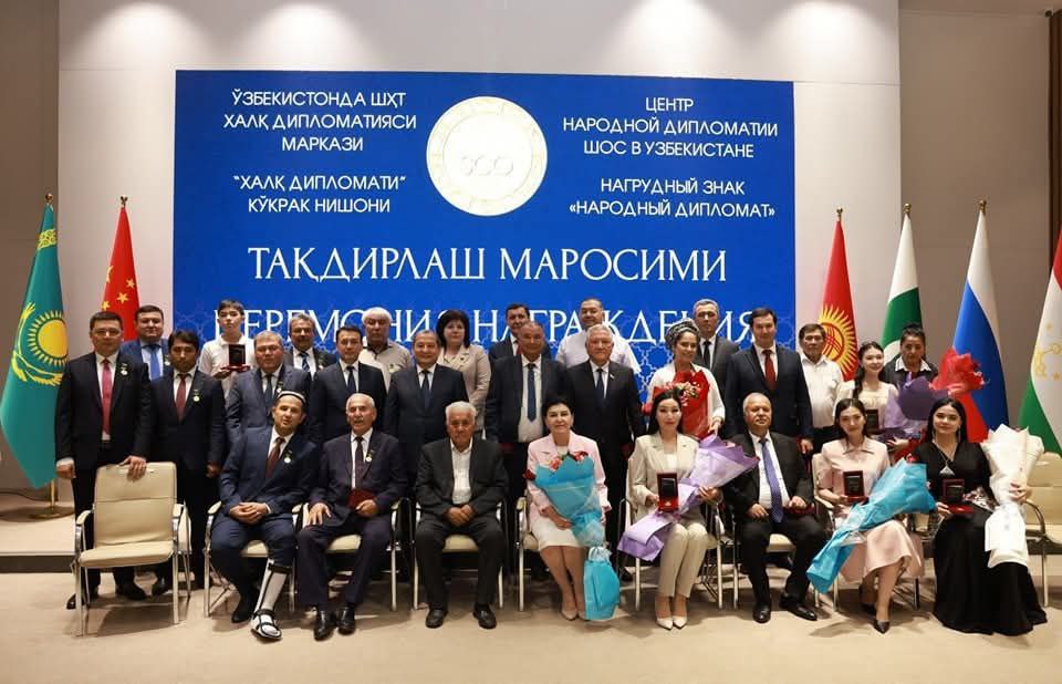 Akademiya rektoriga “Xalq diplomati” koʻkrak nishoni topshirildi
