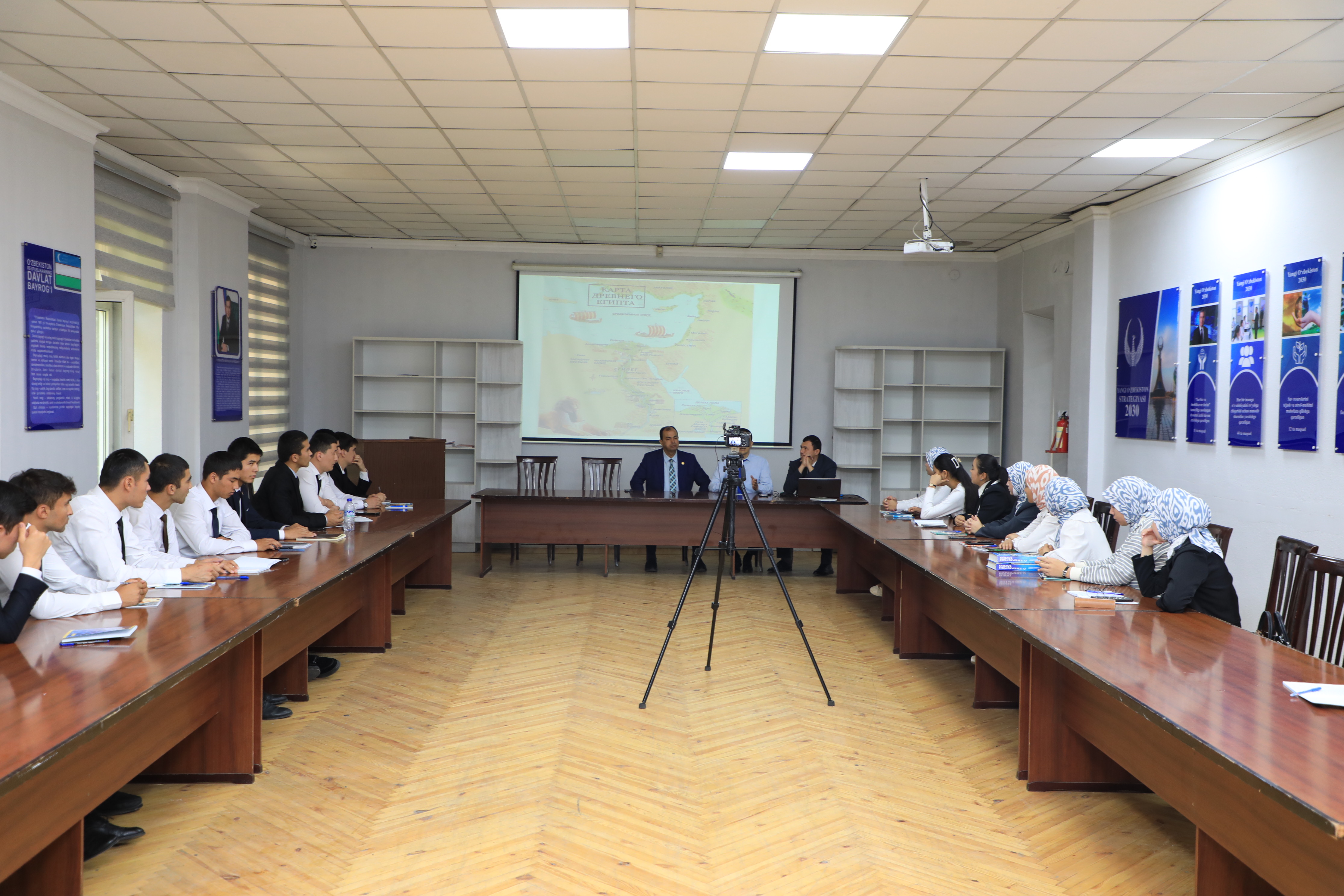 Akademiyada xorijlik olimlar ishtirokida binar darslari davom etmoqda
