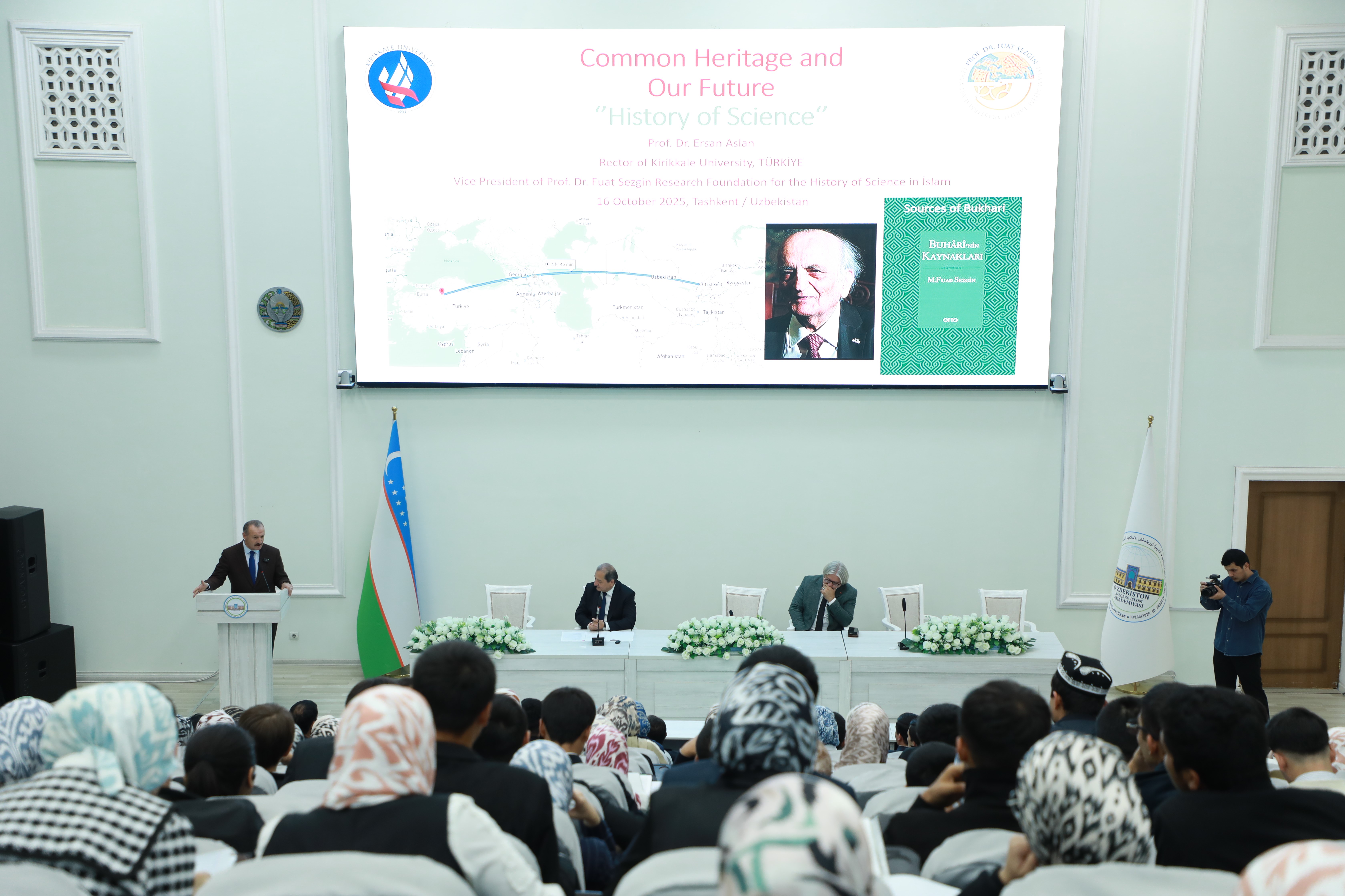 Qirqqal’a universiteti rektori Akademiya talabalariga ma’ruza qildi