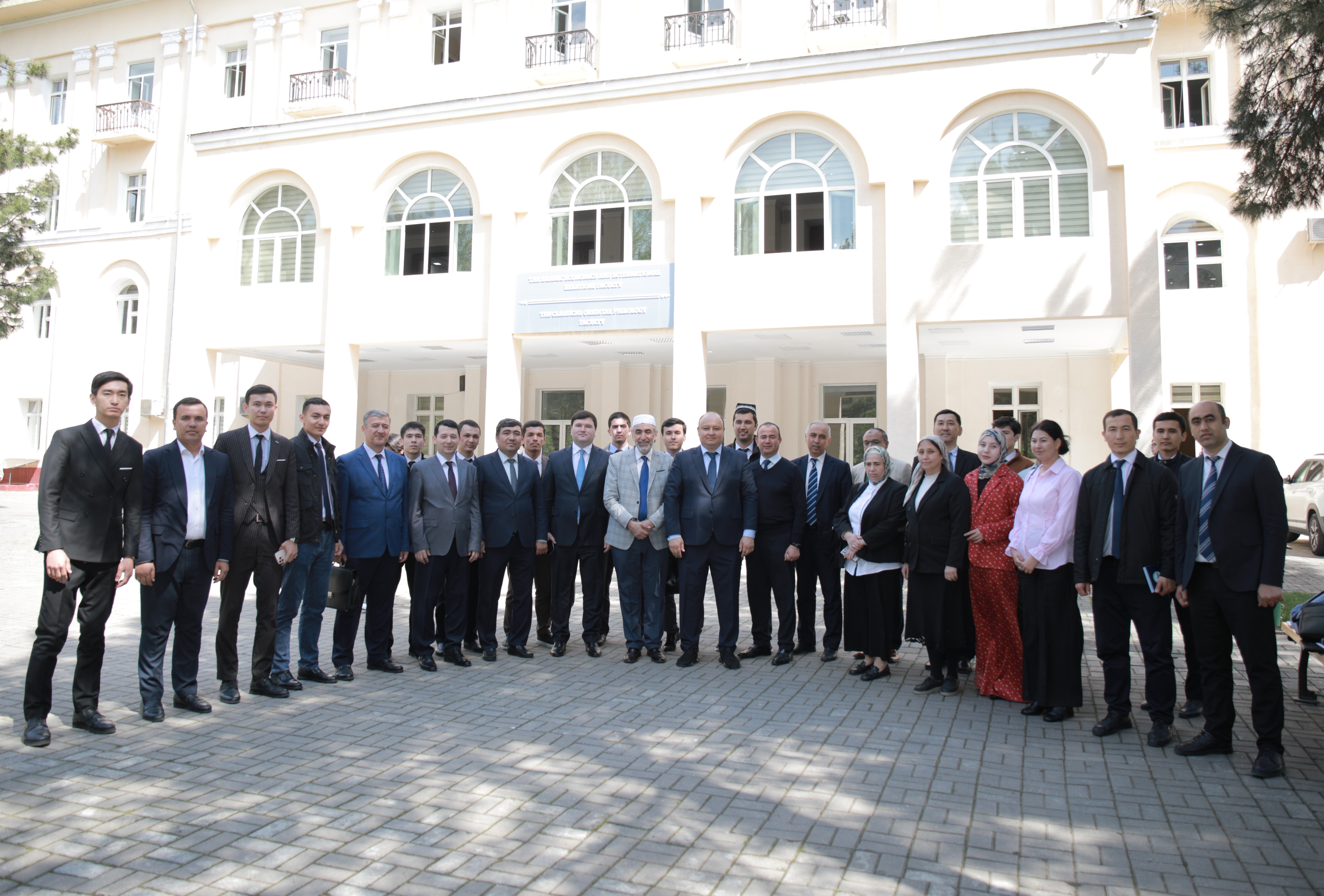 Xorijlik olim ishtirokida davra suhbati