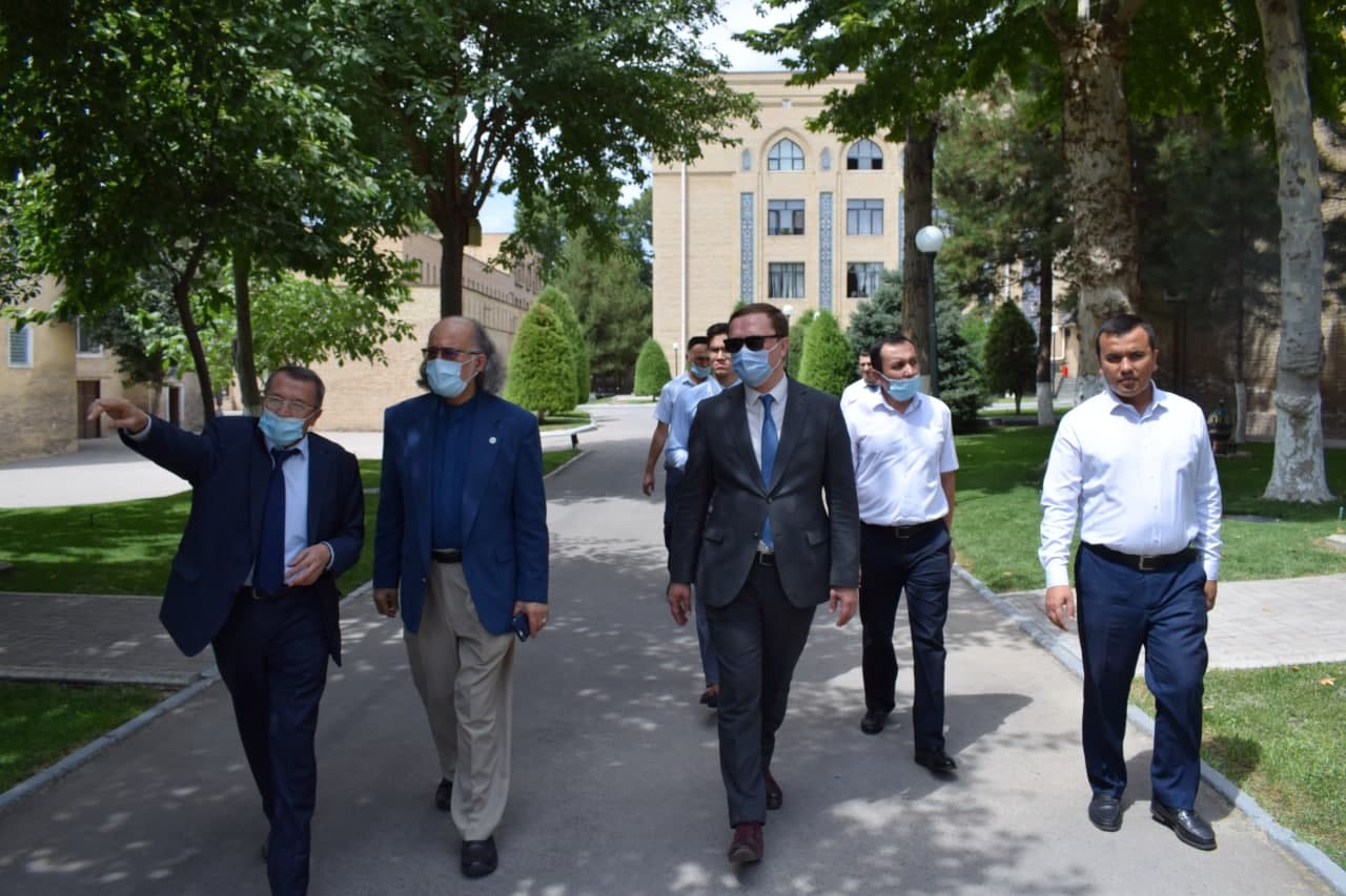 Профессор Университета Индианы был гостем в академии