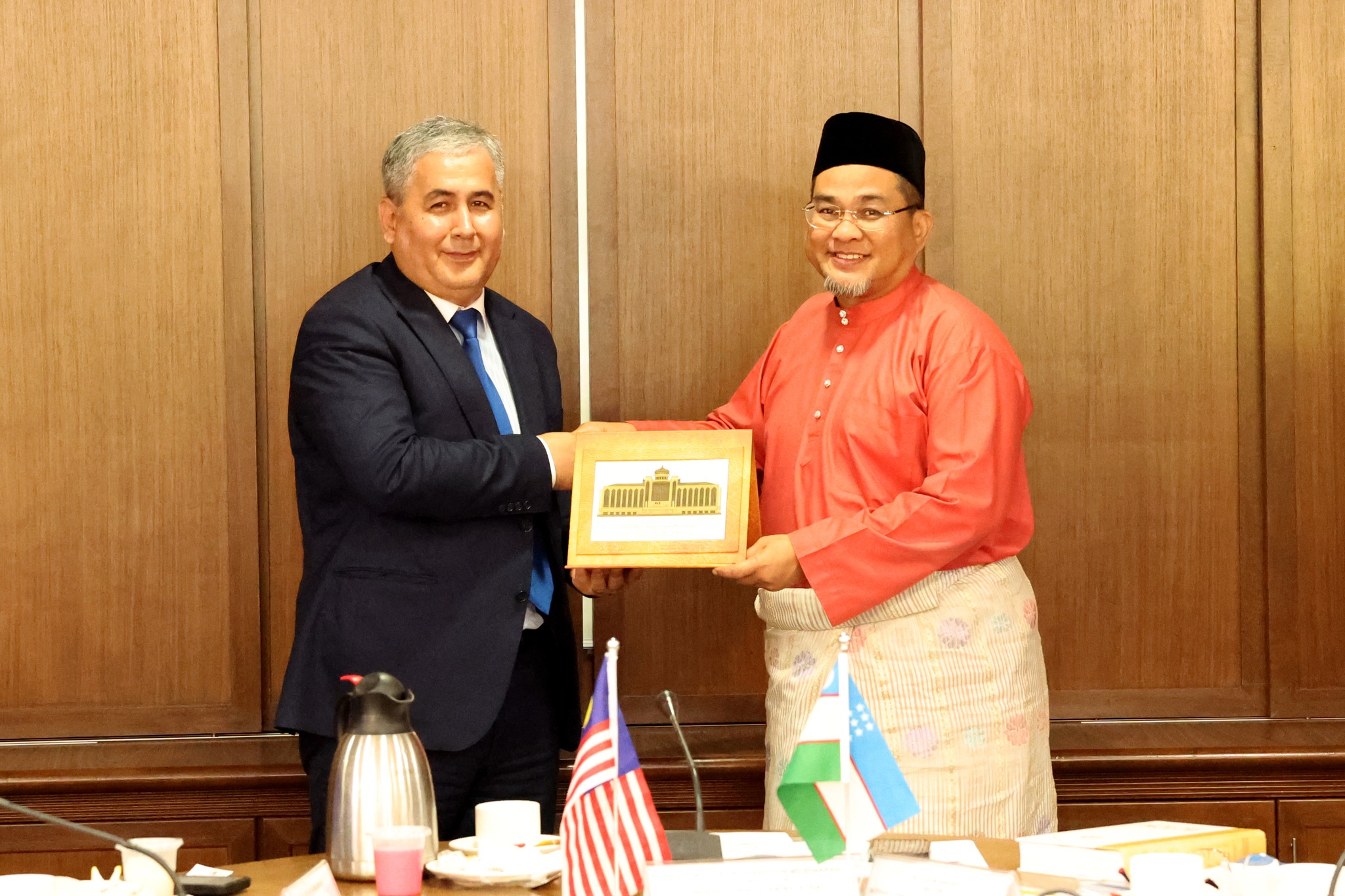 USIM, IIAU Discuss Future Collaboration on Islamic Tourism Chair