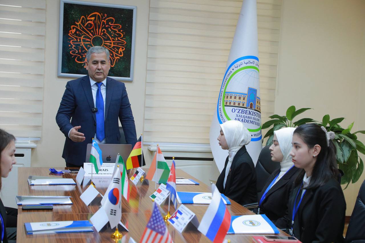 An exhibition roundtable "Model United Nations" (MUN, Model United Nations) was held at the Academy