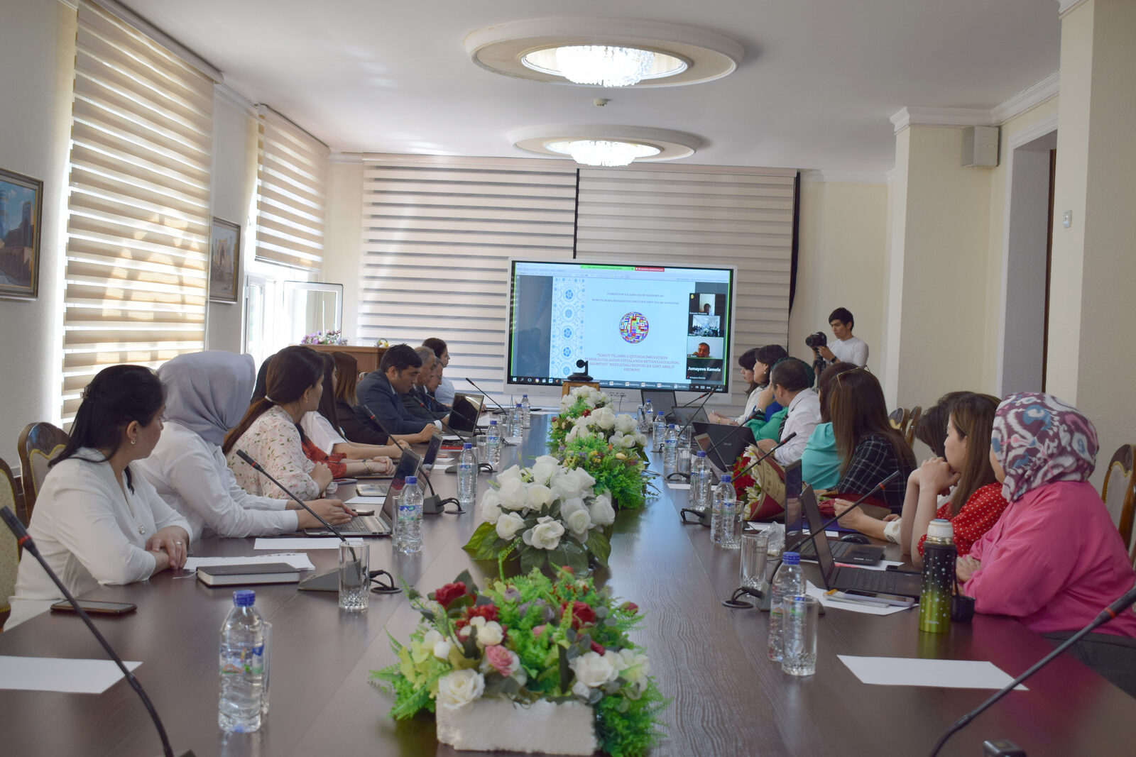 Xorijiy tillarni o‘qitishda innovatsion texnologiyalardan foydalanish metodologiyasining ahamiyati mavzusida respublika ilmiy-amaliy anjumani bo‘lib o‘tdi