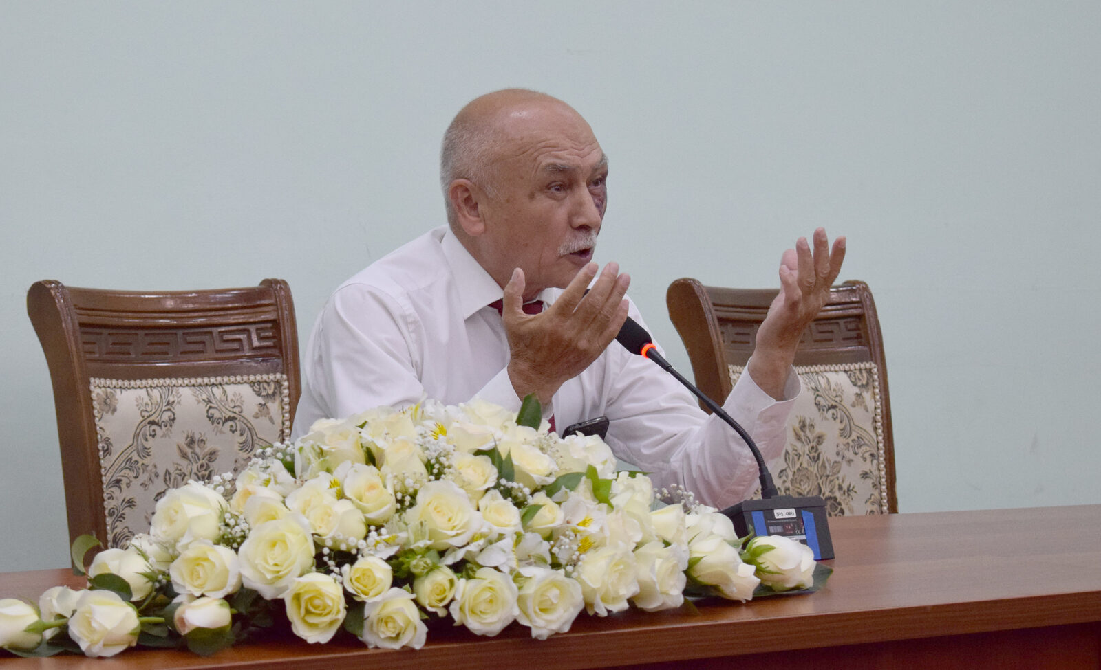 NAJMIDDIN NIZOMIDDINOV TALABALAR DAVRASIDA