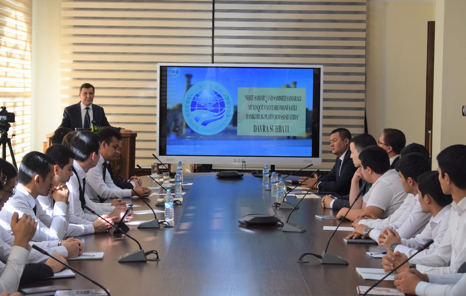 Akademiyada ShHTning Samarqand sammiti mavzusiga bag‘ishlangan davra suhbati bo‘lib o‘tdi