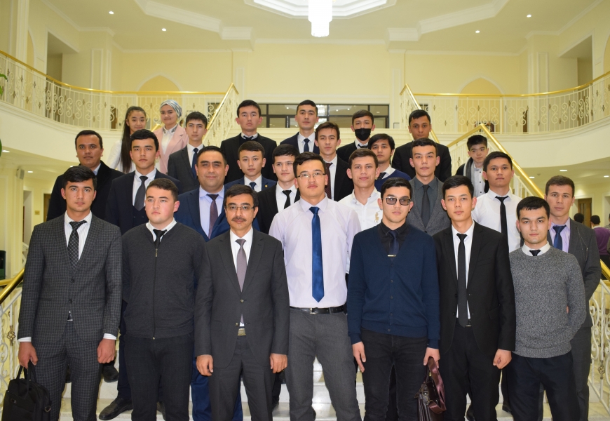 Saudiya Arabistonidagi Favqulodda va Muxtor Elchimiz talabalar bilan uchrashdi