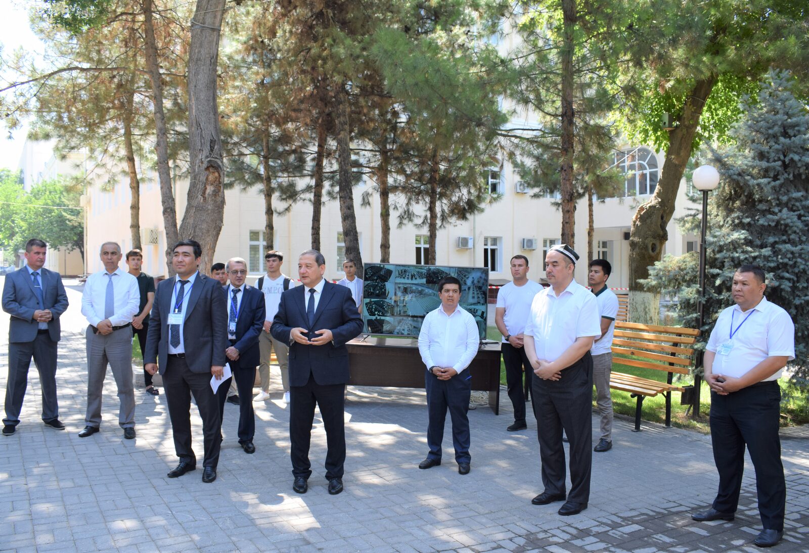 Abituriyentlarning ota-onalari uchun Akademiya hududidagi muqaddas qadamjolarga ziyorat tashkil etildi