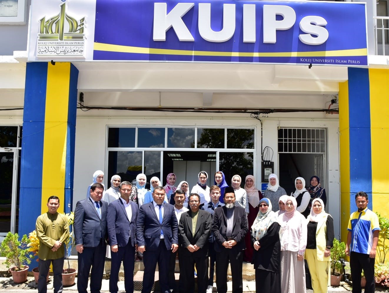 Akademiya vakillarining yozgi maktab safari davom etmoqda