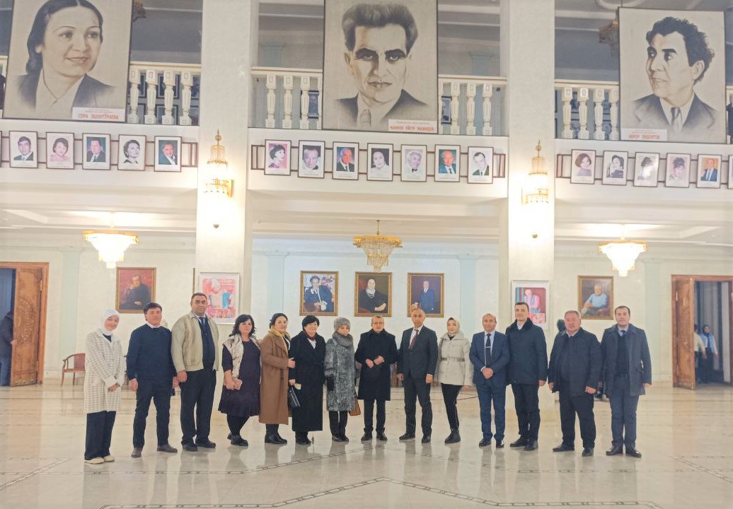 Akademiya vakillari teatrlarda ma’naviy hordiq olishdi
