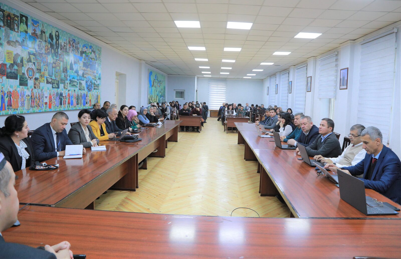 Dolzarb mavzularda davra suhbatlari o‘tkazildi