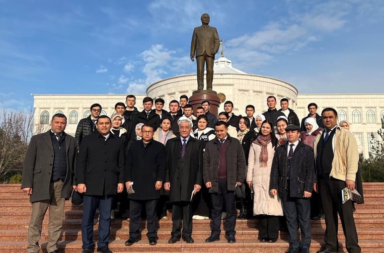 Akademiya professor-o‘qituvchilari va talabalari Islom Karimov nomidagi ilmiy-ma’rifiy yodgorlik majmuasida bo‘lishdi