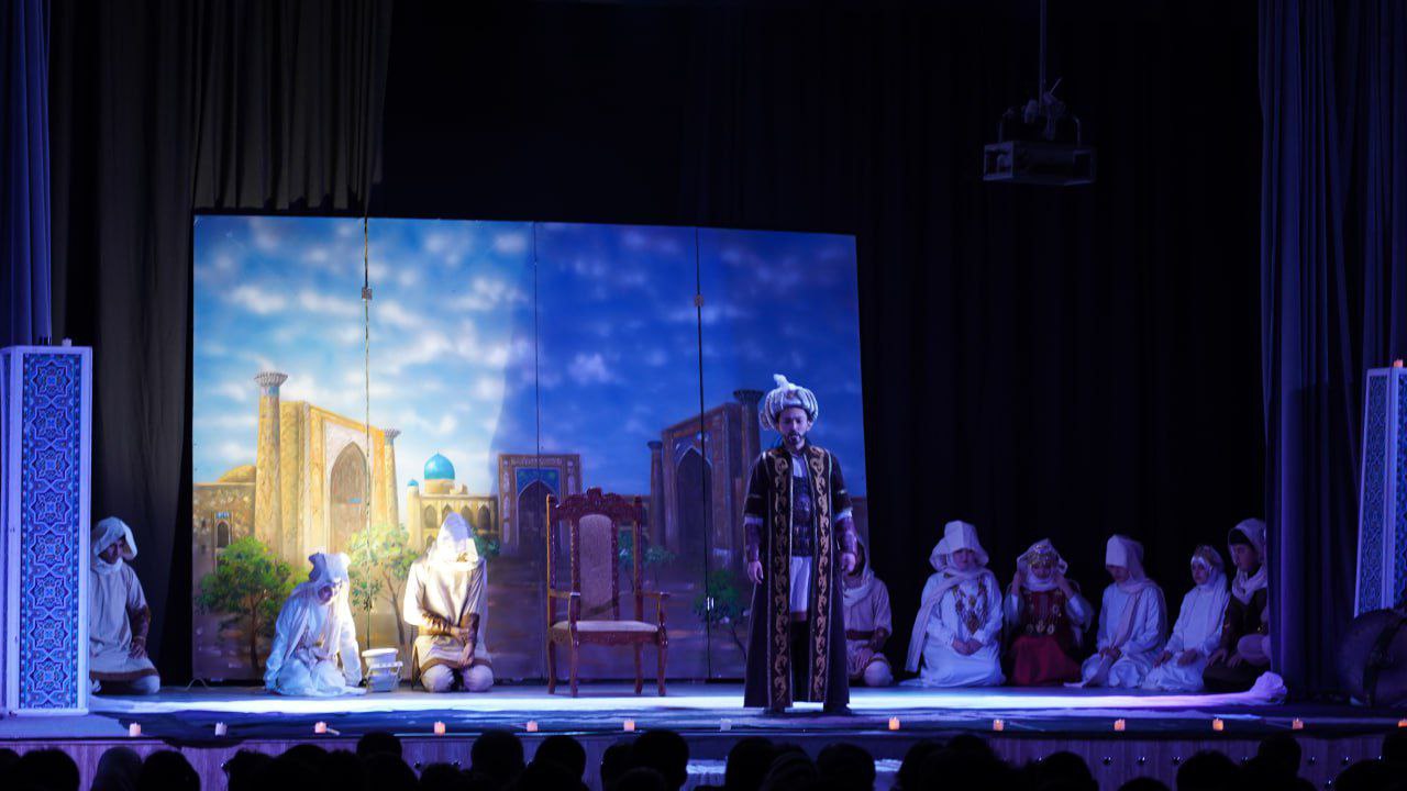 Akademiya Talabalar teatr studiyasi tomonidan “Bobur” spektakli namoyish etildi