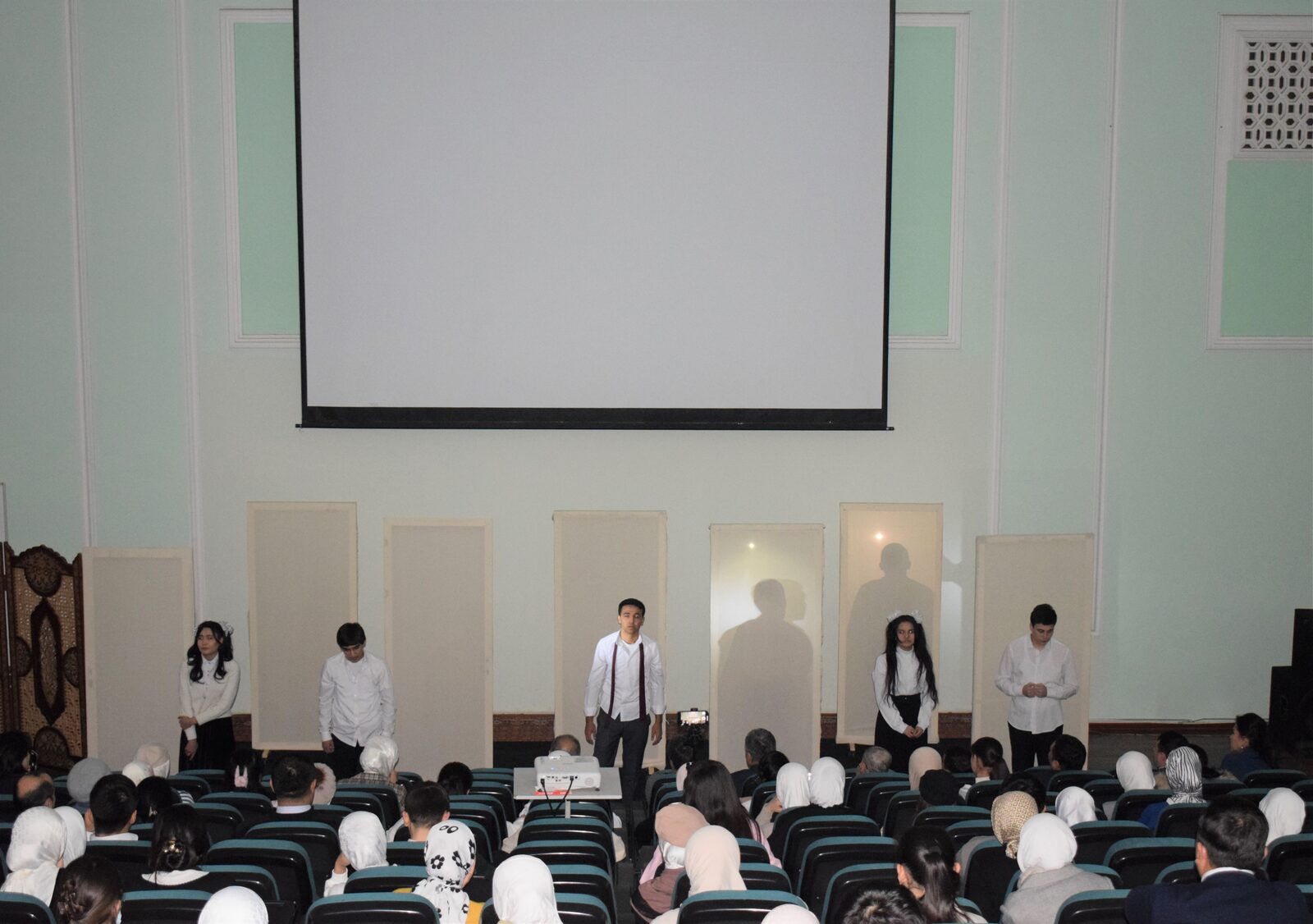 Akademiya talabalar teatr studiyasi tomonidan “Oqqushlar” spektaklining premyerasi namoyish etildi