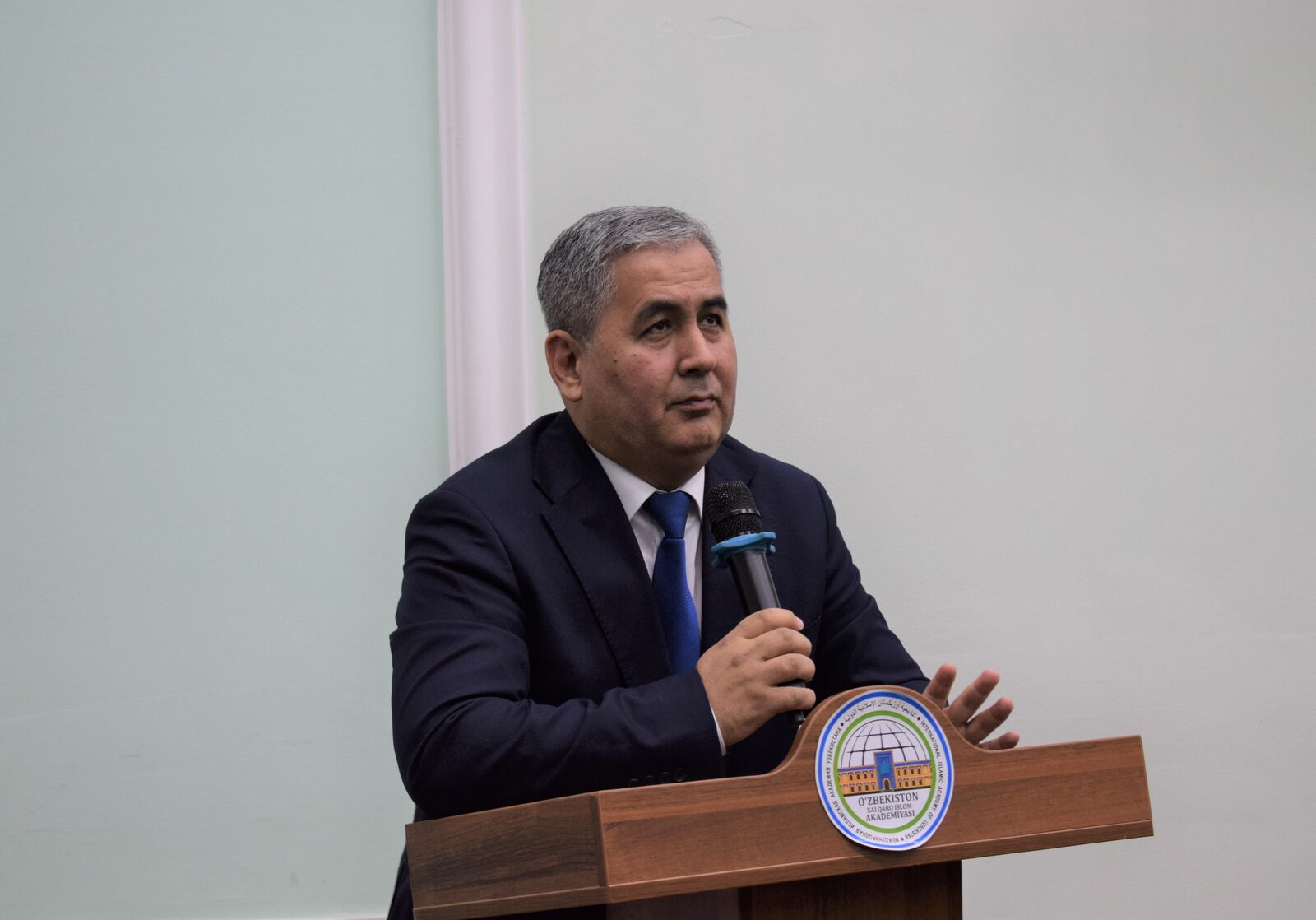 Akademiyada “Rahbar va yoshlar” ochiq muloqoti o‘tkazildi