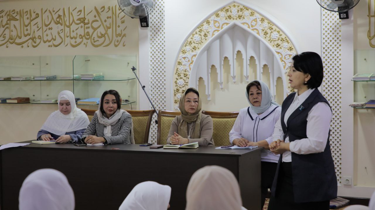 Akademiya vakili otinoyilar uchun tashkil etilgan o‘quv-seminarda ma’ruza qildi