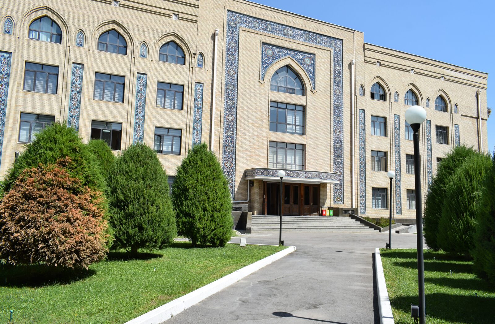 Akademiyada “Mahalla obod – yurt obod” shiori ostida umumxalq xayriya hashari o‘tkazildi