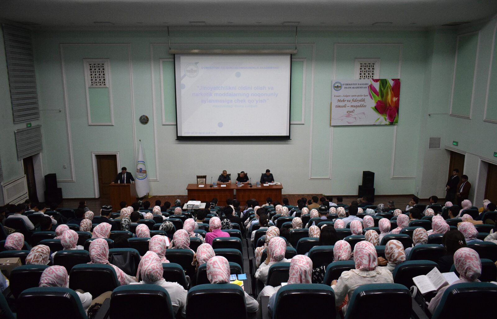 Talabalar uchun dolzarb mavzuda davra suhbati o‘tkazildi