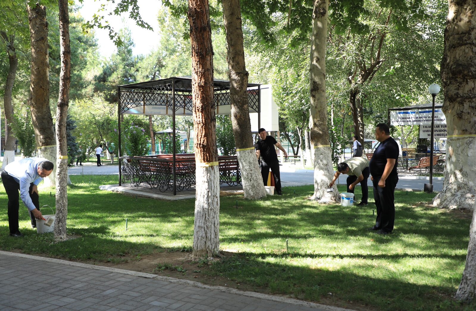Akademiyada “Obod va fayzli mahalla – yurt ko‘rki” shiori ostida umumxalq xayriya hashari o‘tkazildi