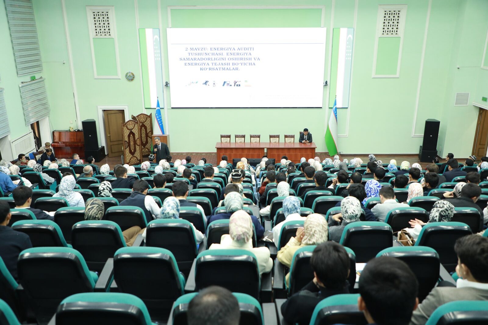 Maxsus kurs o‘quv-mashg‘ulotlarida dolzarb mavzularda ma’ruzalar qilinmoqda