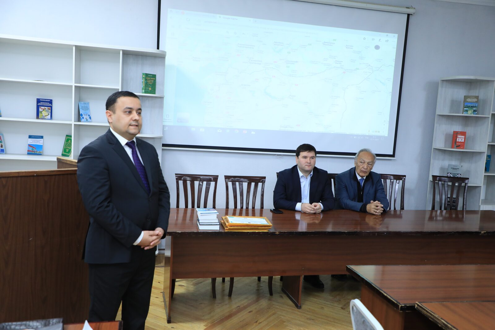 Talabalar ishtirokida dolzarb mavzuda davra suhbati o‘tkazildi