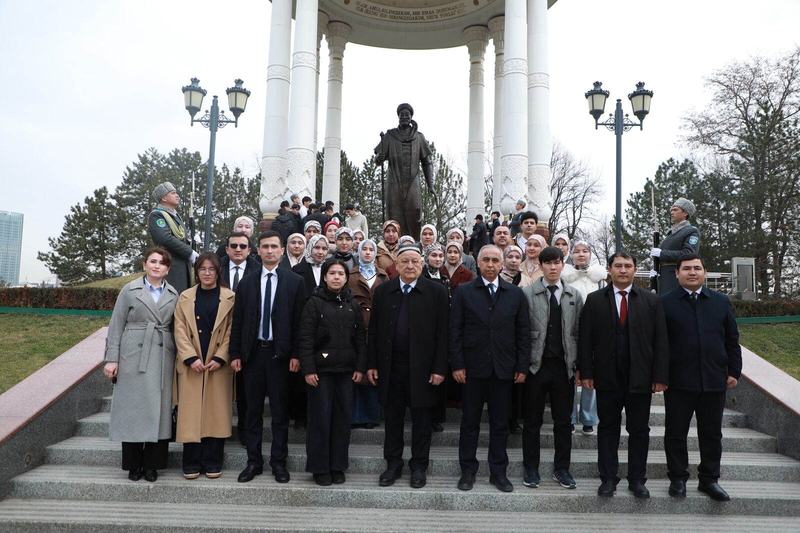 Yurtimizda Alisher Navoiy tavalludining 585 yilligi keng miqyosda nishonlanmoqda