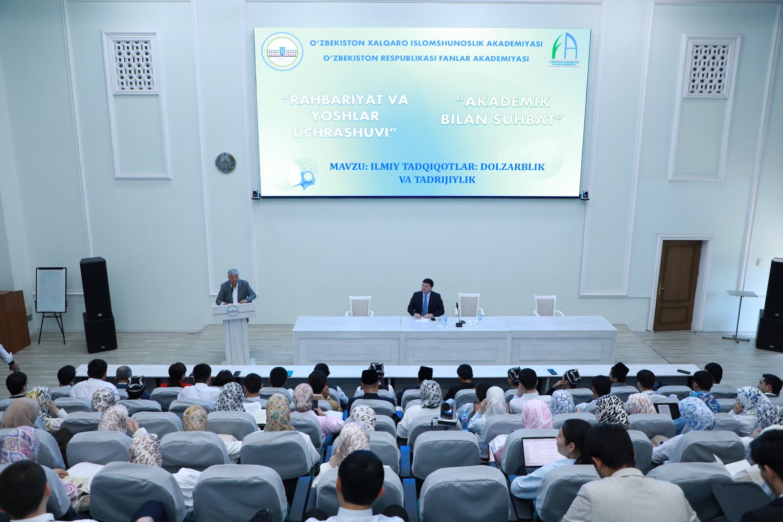 Akademik bilan uchrashuv