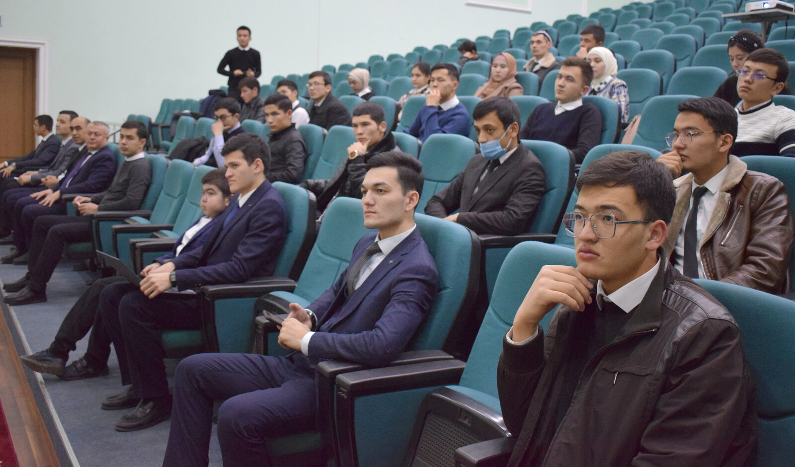 Talabalar “LEADERS’ UNION” klubining ilk sessiyasi o‘tkazildi