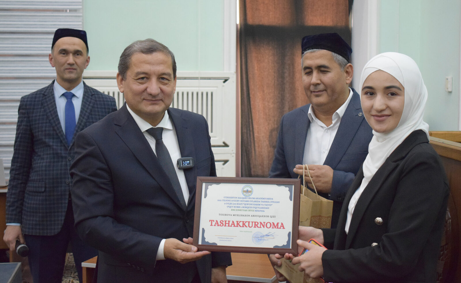 Akademiyada “Qur’oni karim va tajvid” o‘quv kurslarining ilk tinglovchilari taqdirlandi