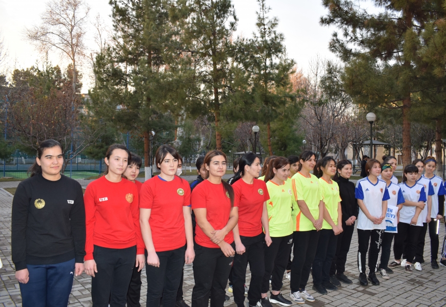 Talaba-qizlar sport o‘yinlarida bellashdi