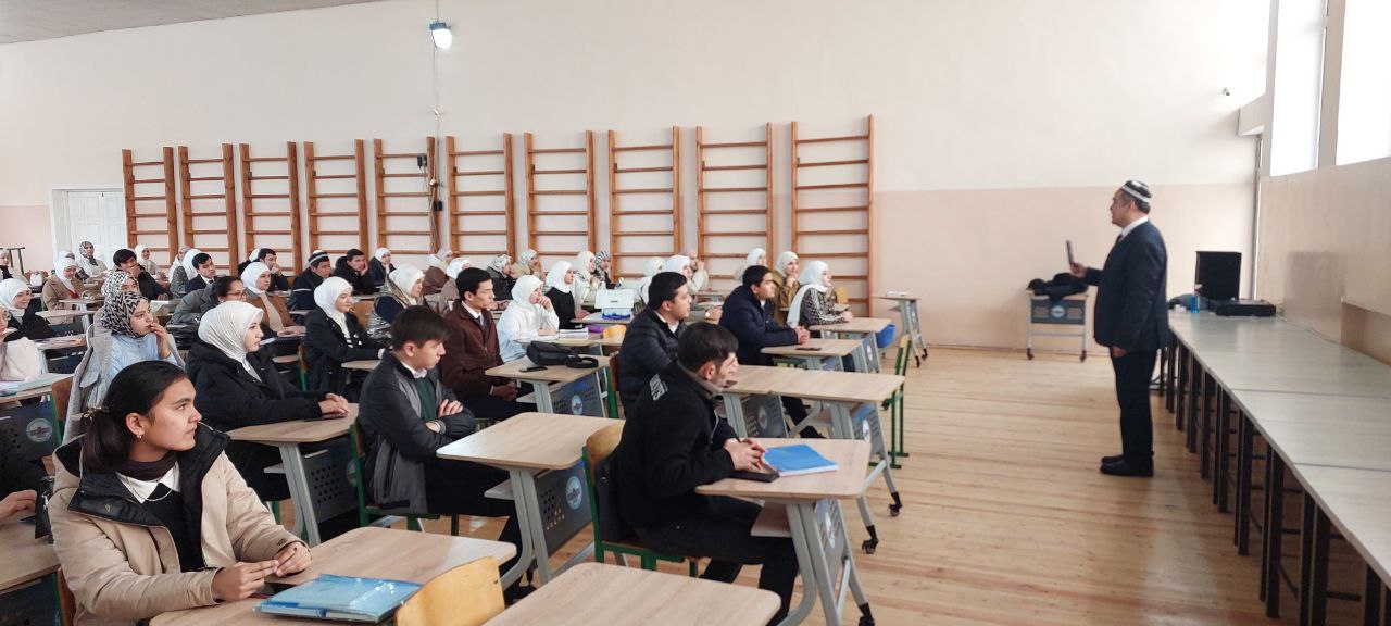 Talabalar uchun dolzarb mavzuda davra suhbati o‘tkazildi