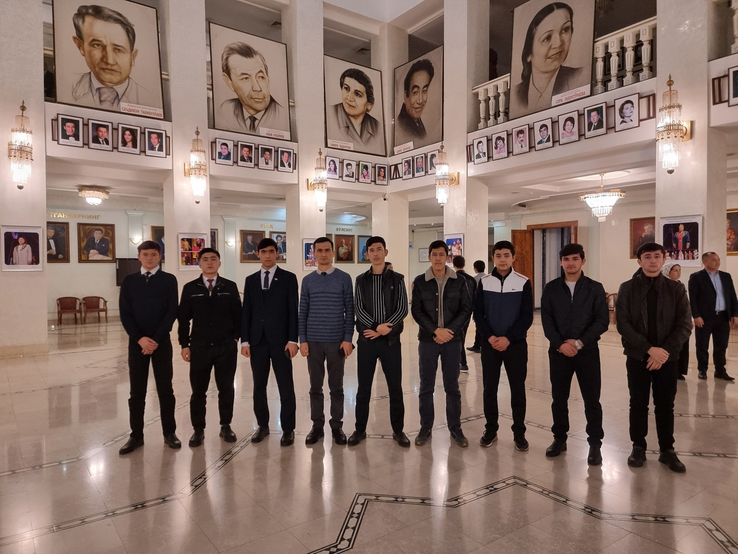 Teatr bu – ibratxonadir
