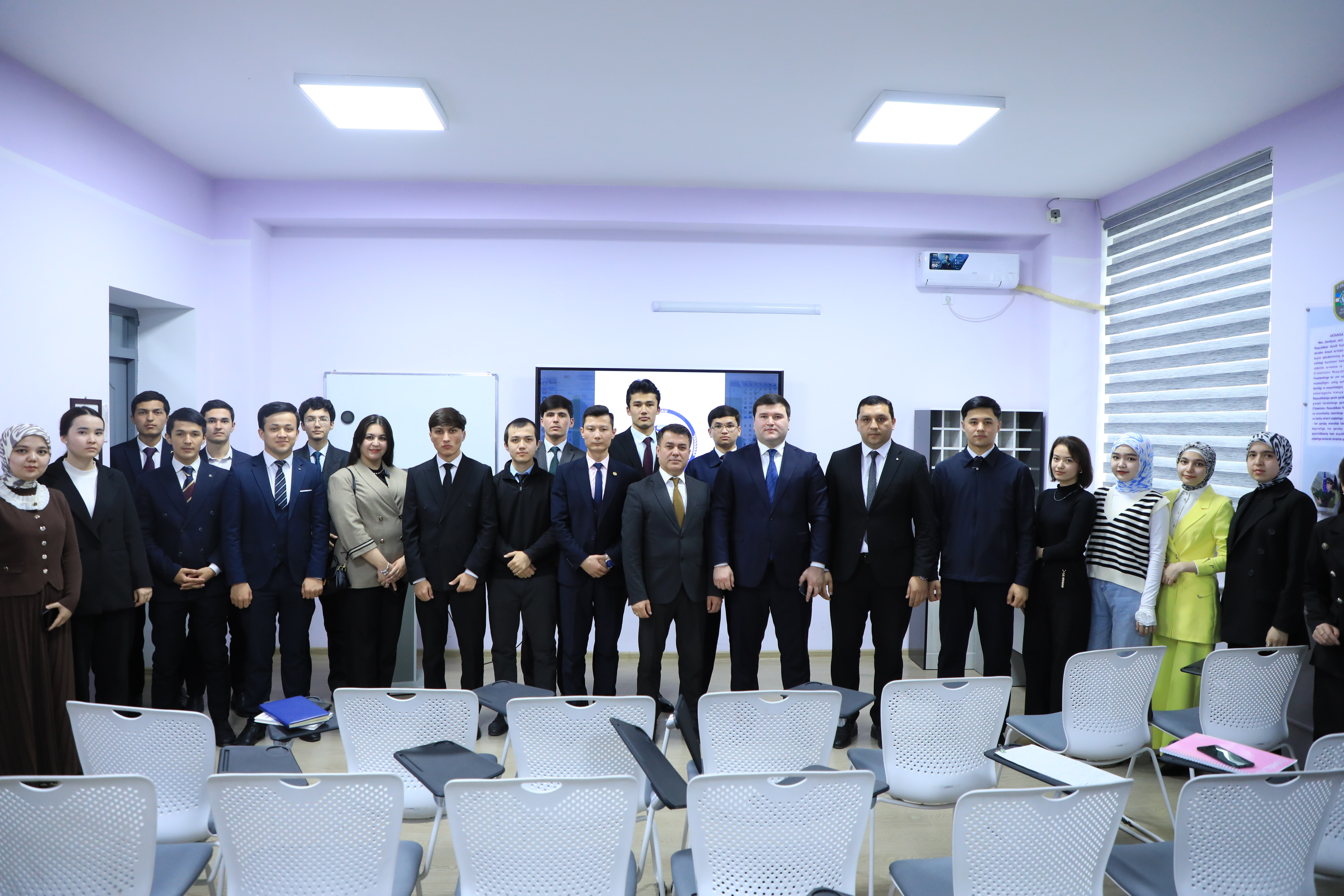 Akademik litseyda STREET LAW innovatsion volontyorlik guruhi a’zolari bilan muloqot o‘tkazildi