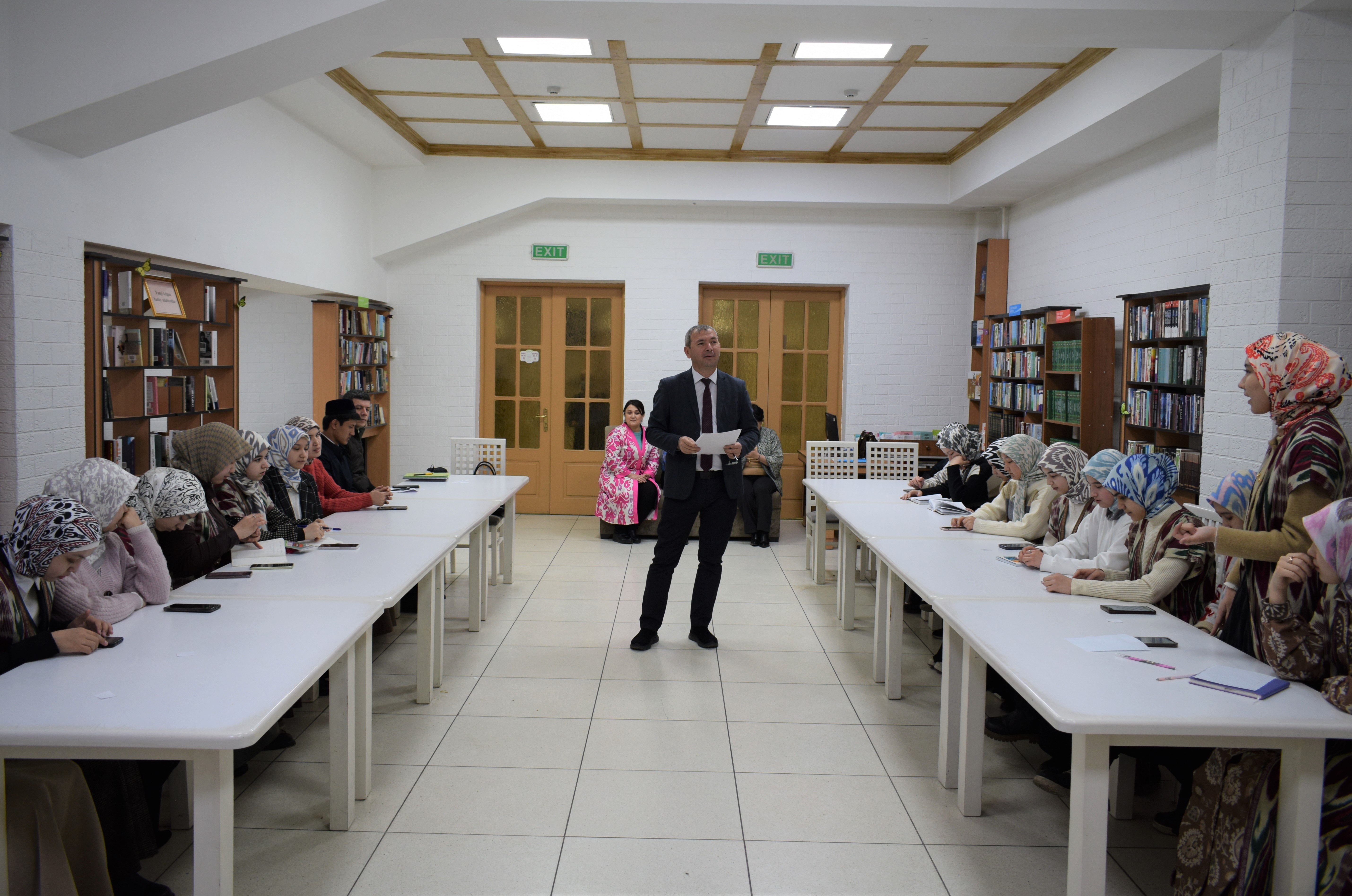 Talabalar ishtirokida munozara debati o‘tkazildi