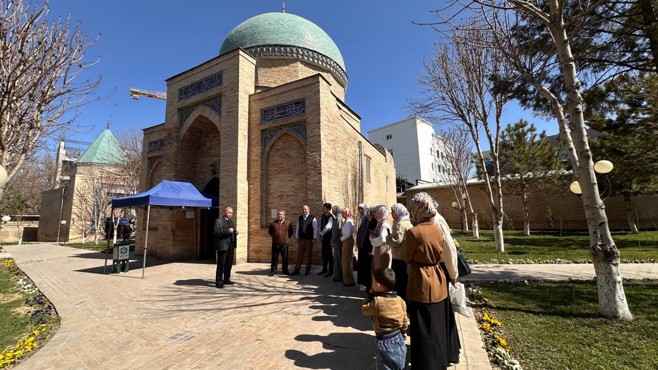 Talabalar uchun Akademiya hududida joylashgan ziyoratgohlarga ekskursiya tashkil etildi