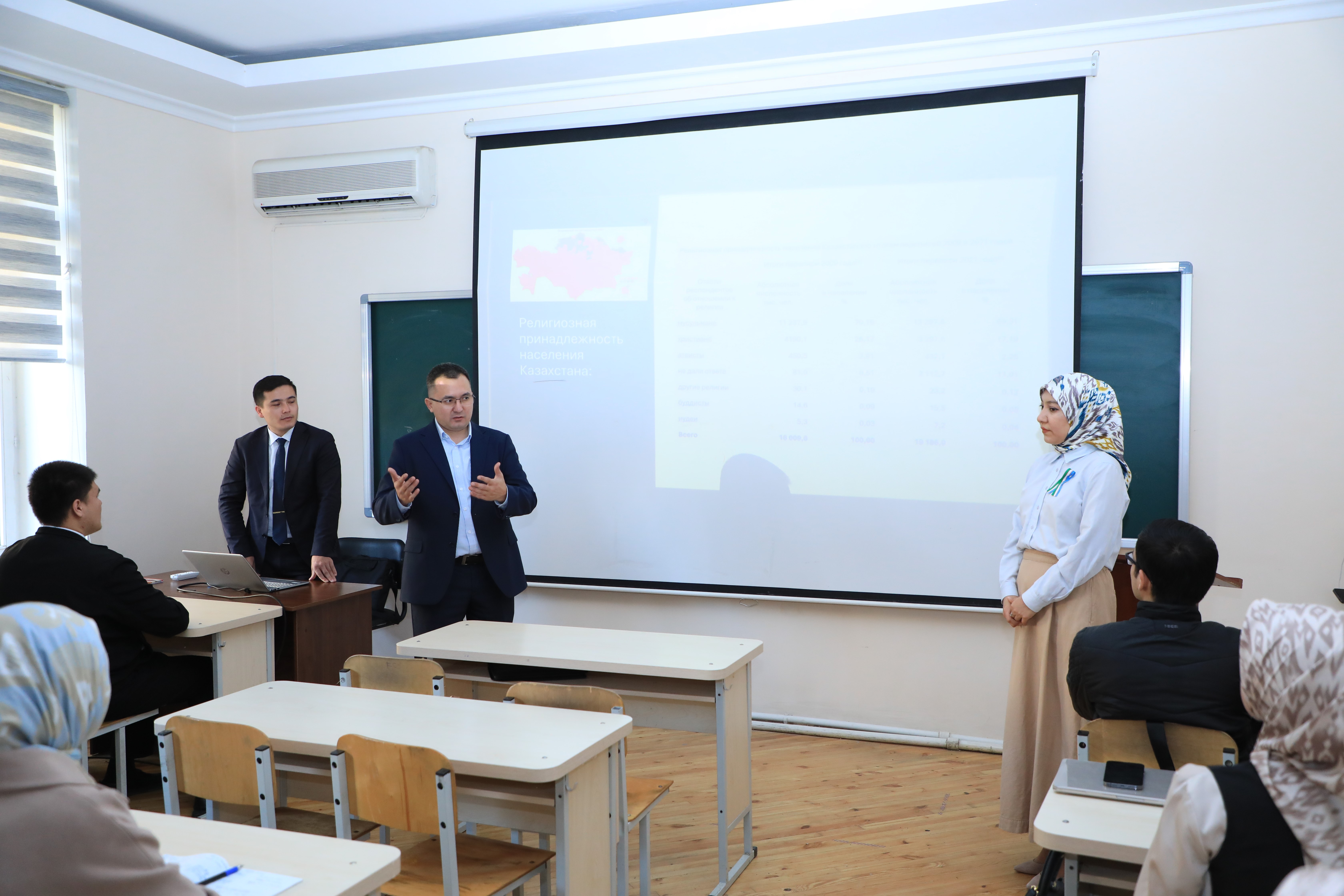 Akademiyada hamkorlikda binar dars o‘tkazildi