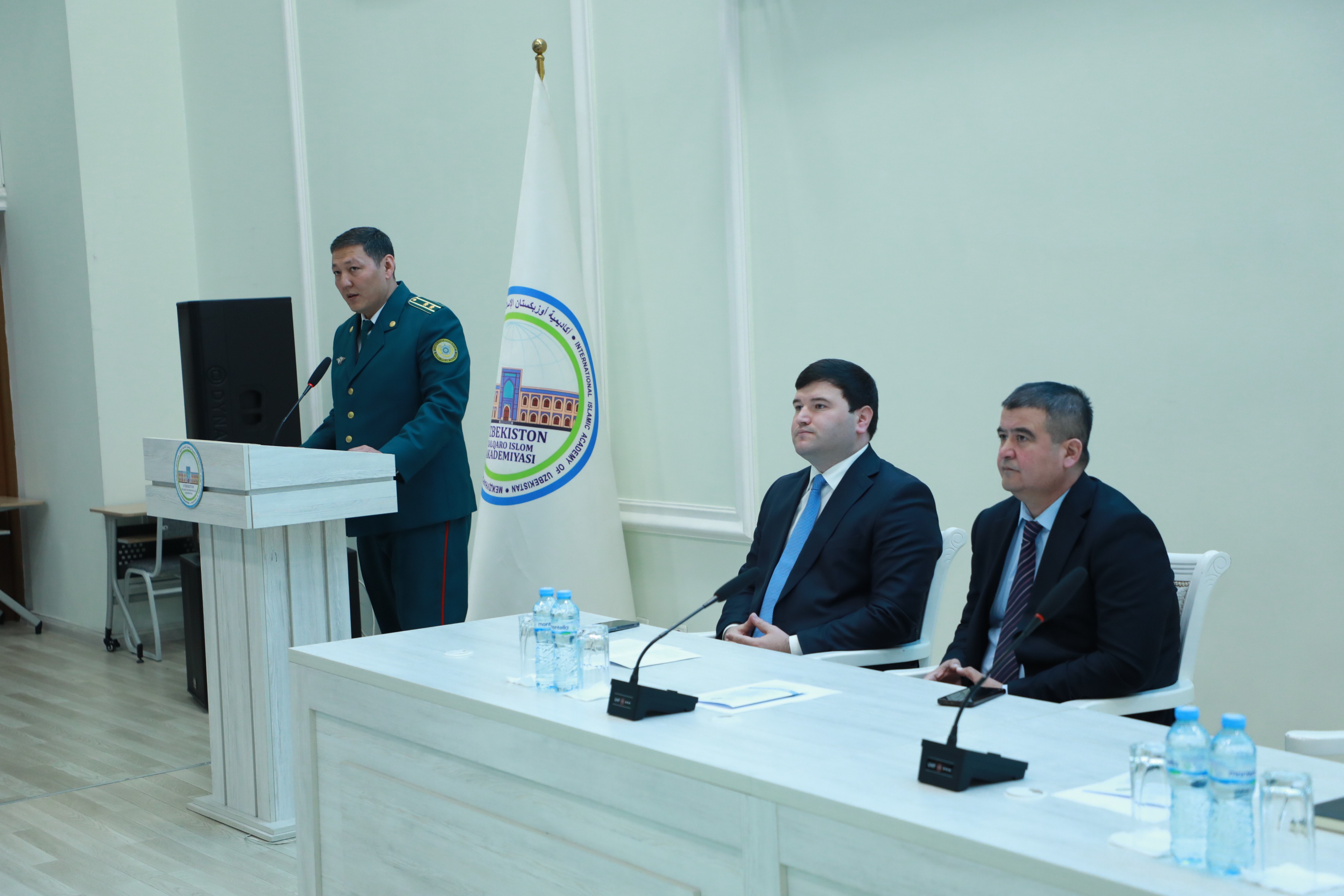 Akademiyada dolzarb mavzuda davra suhbati o‘tkazildi