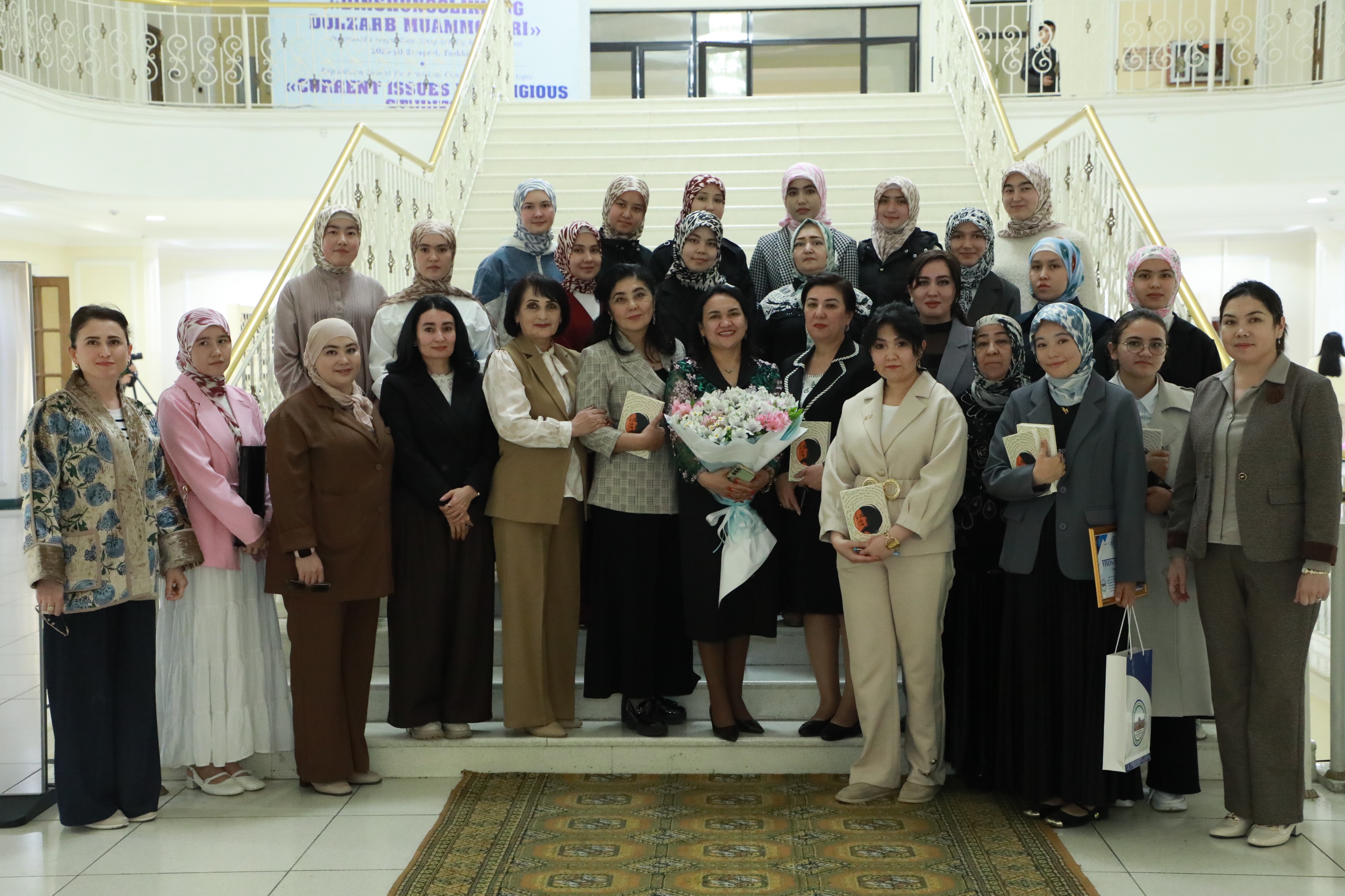 Guljamol Asqarova: “Azal abad shu tuproqning qiziman men”