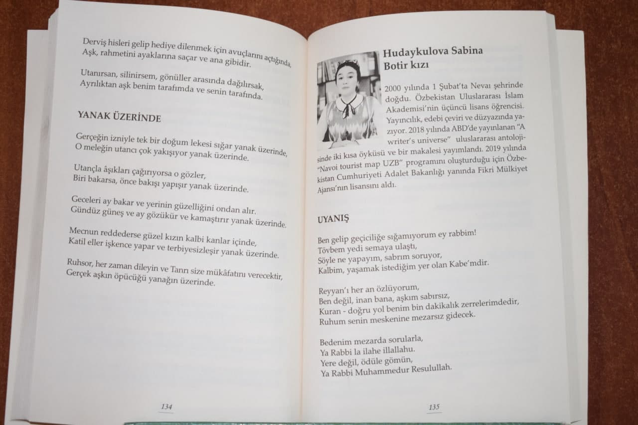 Akademiya talabasining she’rlari xorijda chop etildi