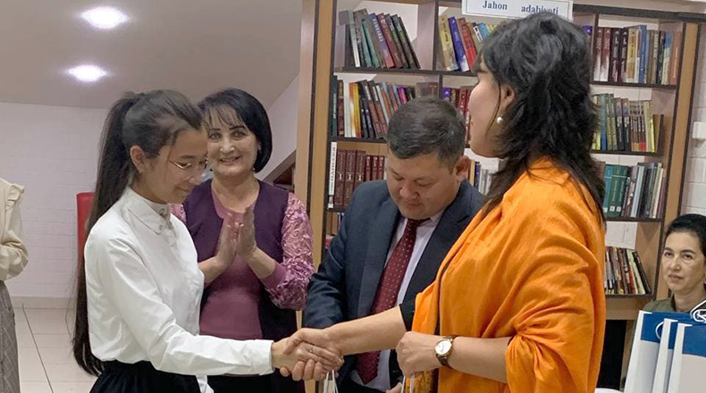 Talaba-qizlar o‘rtasida “Eng faol kitobxon qizlar” nomli bellashuv o‘tkazildi