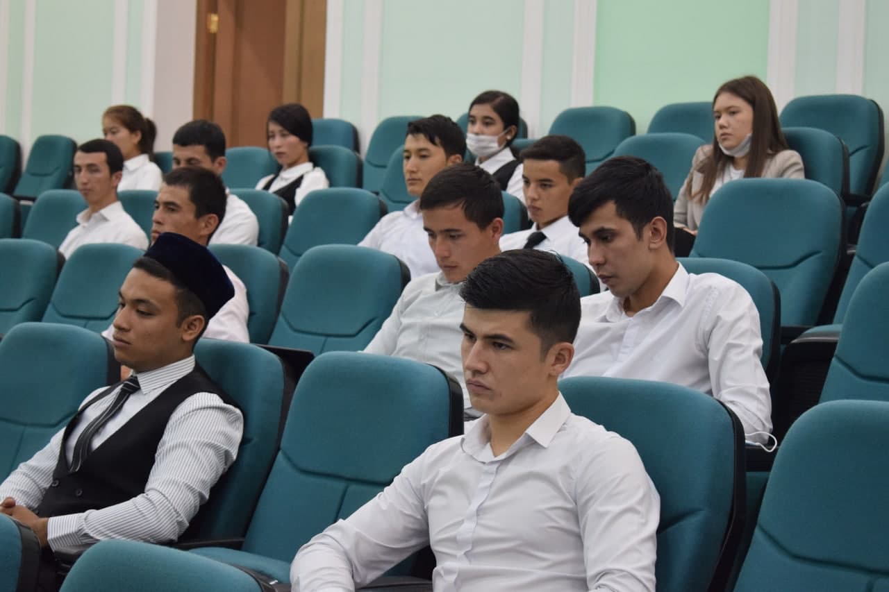 Продолжаются встречи со студентами первого курса